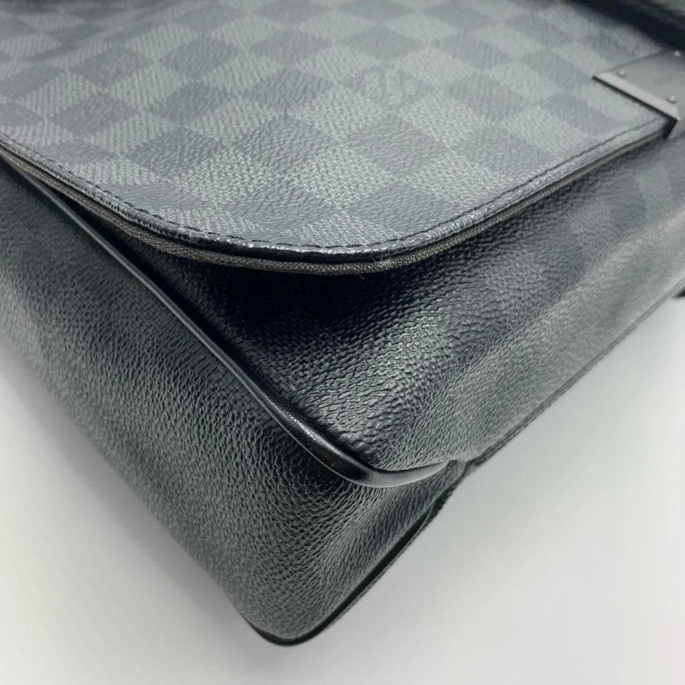 Louis Vuitton Damier Graphite Messenger Bag - Black